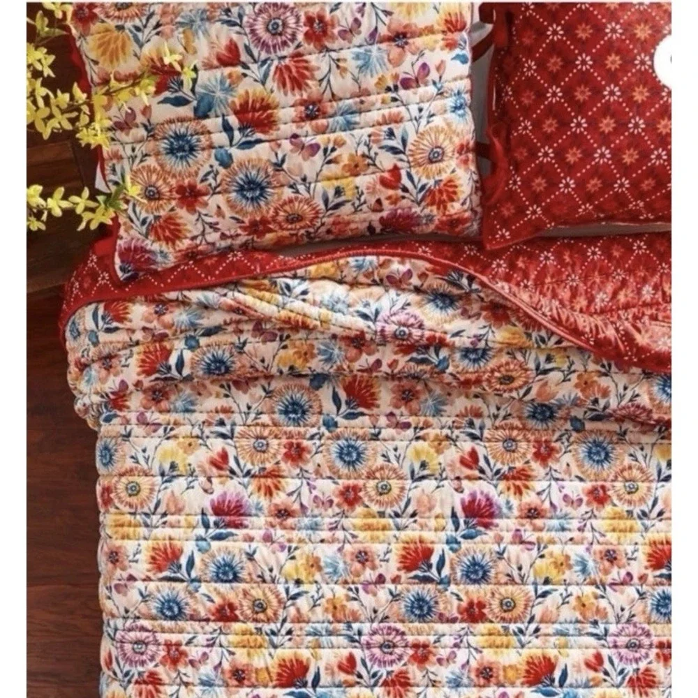 The Pioneer Woman Fluttering Fancies King Velvet Bed Quilt, Reversible Colorful